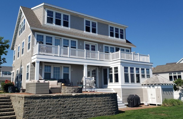 Ocean Front Vacation Home! Private Beach Access! Many Amenitiesn