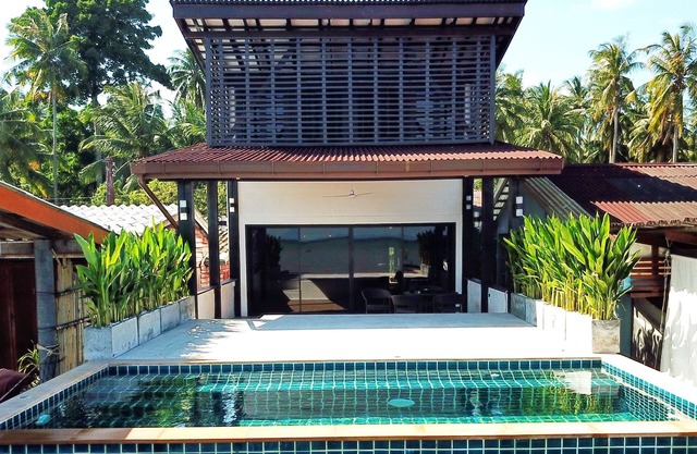 Ocean front villa with Private infinity pool & AC
