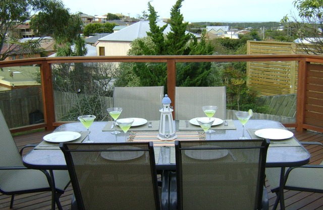 Ocean Grove Holiday House spacious relax large balcony, walk to shops Sleeps 7