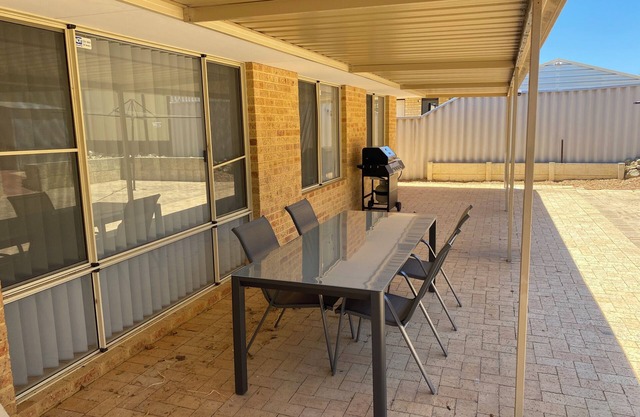 Ocean Keys Family AccommodationnFamily style, pet friendly home.n