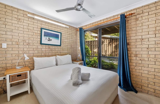 Ocean Mist Beach House | 5 bedroom, 2 bathroom, sleeps 10, 400m to beach