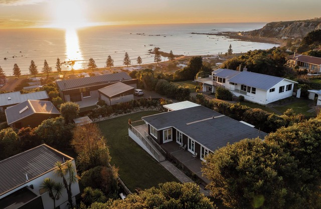 Ocean & Mountain Views | Spacious Deck | Sunny - KK39111