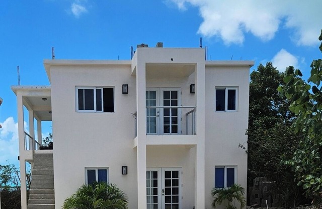 OCEAN SEACRET Luxurious views, Gated safe pool near Grace Bay beach PRIVATE CHEF