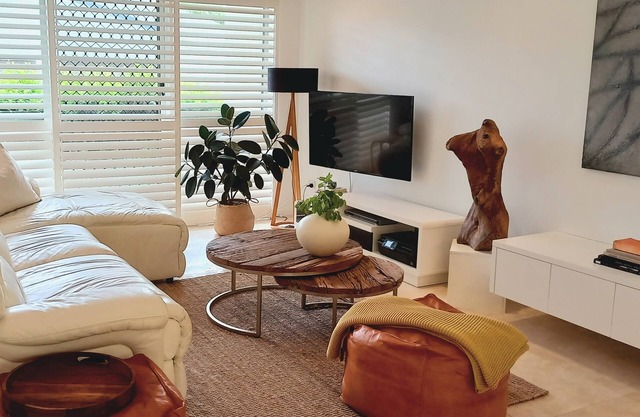 Ocean Sounds Townhouse w/pool 3 min walk to beach