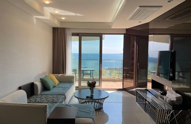 Ocean star condominium (phoenix Island ) AA