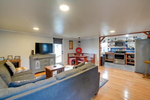 Ocean-Themed Westport Home Bike to Ocean!