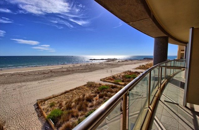 Ocean View 1BR Private balcony OAKS PIER
