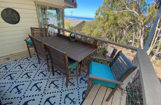 Ocean View, 2 King Bedrooms, Hot Tub, lots of outdoor space, 7 decks.