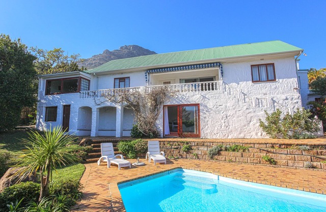 Ocean view 4 bedroom villa with pool - Bahari House.