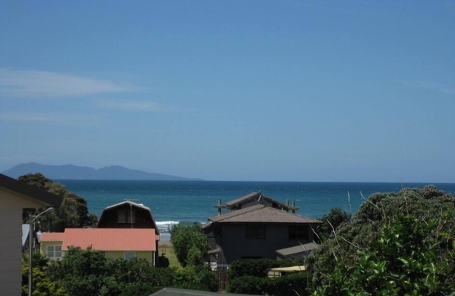 Ocean View Bach, 300m to the beach