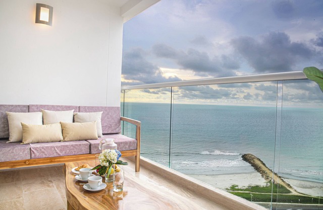 Ocean View APT in fabulous Cartagena de Indias, Beach Access, AC, Free WiFi