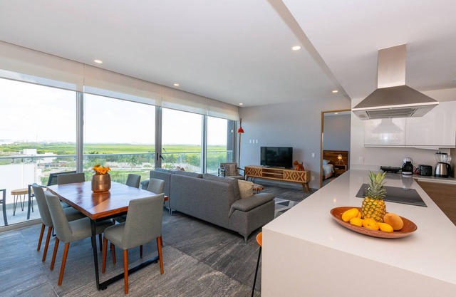 Ocean view condo - Beach, pool & jacuzzi!