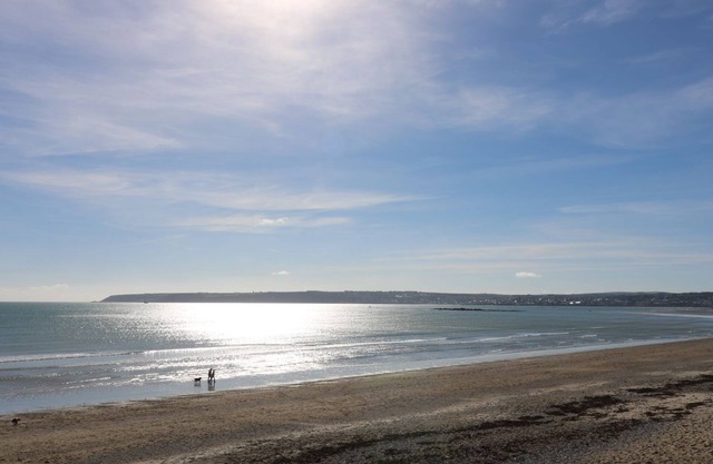 OCEAN VIEW, family friendly, character holiday cottage in Praa Sands