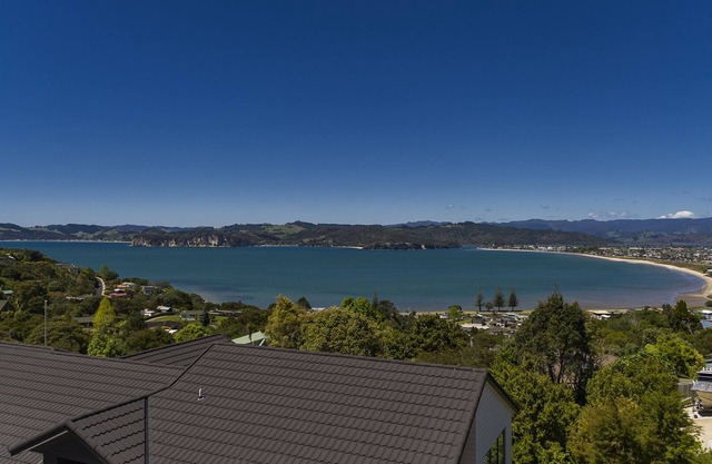 Ocean View-Modern 1 bedroom apartment with stunning ocean views Wifi/Sky/Netflix