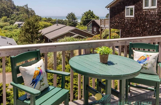 Ocean View! Private apartment, allergen free, less than 2 blocks to the beach.