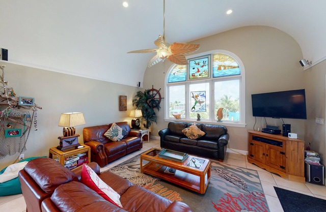 Ocean-view snowbird retreat with private pool, rooftop, lanais, kayak & bikes