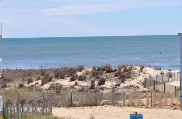 Ocean View Studio Condo, Steps from the Beach, Balcony, Linens, Paper Goods, Beach Items - Unit 7