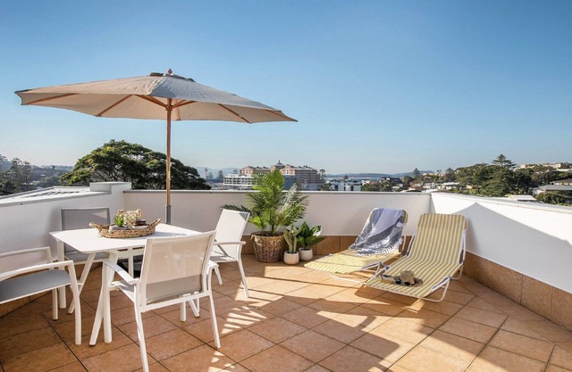 Ocean views and an easy walk to Terrigal, beach, boutique shops and eateries