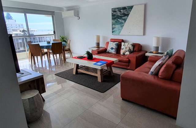 Ocean Views,Opposite Beach & Park, Wi-Fi, Parking- U16
