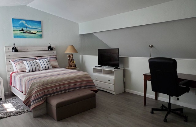 Ocean Villa at Vilano beach - Fall Discounts: Book 4 nights, get 2 free