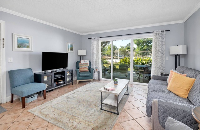 Ocean Walk P-13, 1 bed/1 bath pup friendly- Ground level