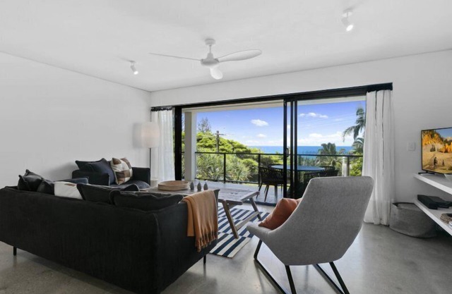 Oceanbreeze - stunningly renovated apartment.