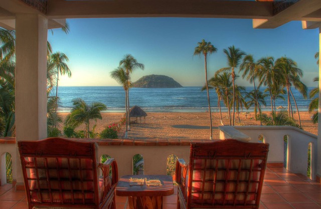 Oceanfront Penthouse with exclusive beach