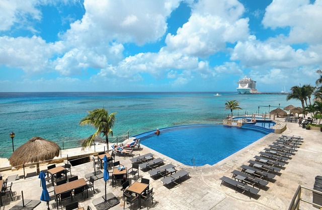 Oceanfront Condo w/Terrace, Pool at El Cantil 3CS
