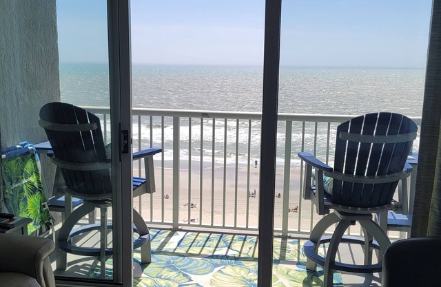 Oceanfront 1 Bedroom King at Seawatch