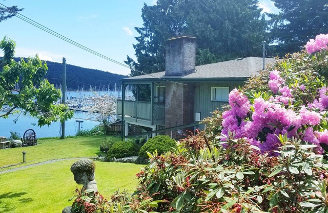 Oceanfront 2 Bedroom, 1 bath home with great views.n