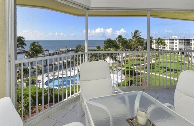 Oceanfront 2 Bedroom Condo with Contemporary Flair