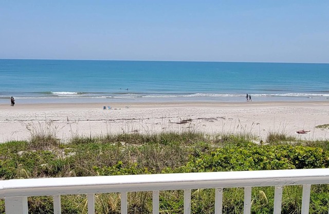 Oceanfront 2BR 2BA Just Steps to Beach and Pool with Wrap Around Balcony