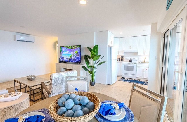 Oceanfront, 3 POOLS, Central Location, Generator!