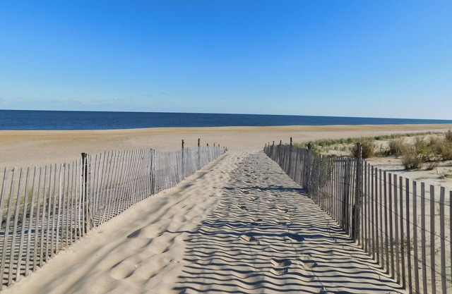 Oceanfront 5BR Duplex in Fenwick Island – Direct Beach Access & Stunning Views