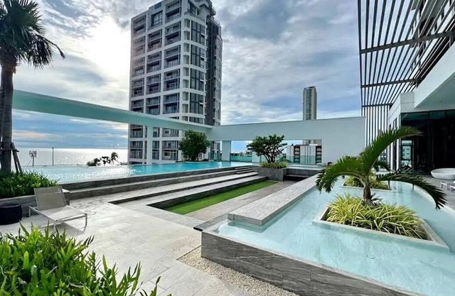 Oceanfront APT Jomtien Beach (Right Outside)