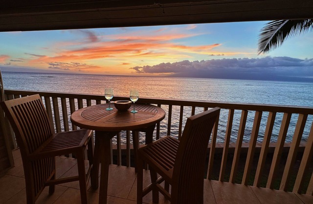 Oceanfront Bliss- Boutique Hideaway- Pohailani 212-Special Low Rates-Book Now