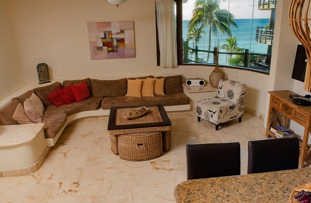 Oceanfront condo on the beach w/hot tub! Minutes walk to restaurants and bars!