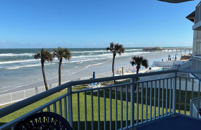 Oceanfront Condo in Daytona Beach Shores Stunning Views Family-Friendly Sleeps 6