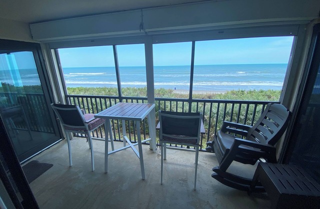 Oceanfront - Directly On the Ocean Luxury 3BR Condo Sleeps 6 to 8 - with a pool