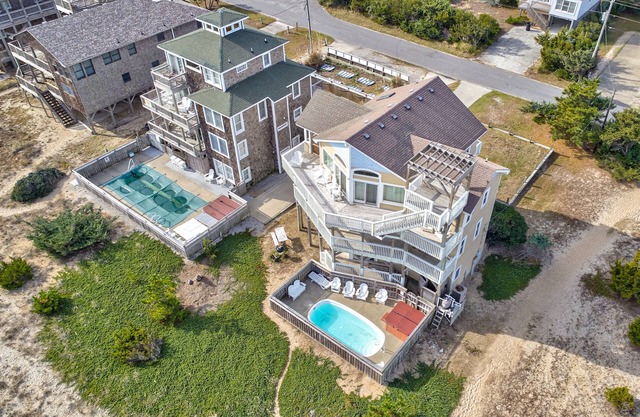 Oceanfront, dog-friendly house with private hot tub, pool, AC, & lovely views