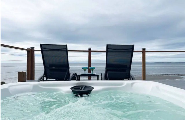 Oceanfront Escape w/Hot Tub!.