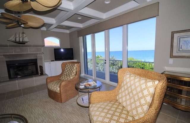 Oceanfront estate - Four bedroom oceanfront pool home