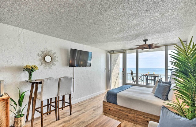 Oceanfront, Fourth-floor Condo on Daytona Beach!