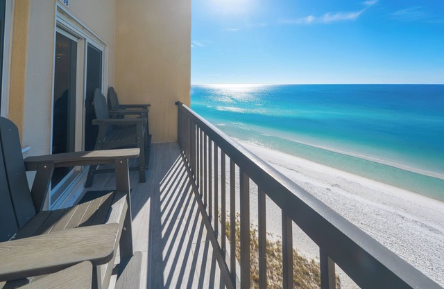 Oceanfront-fully renovated~next to 30A in gated community of Carillon