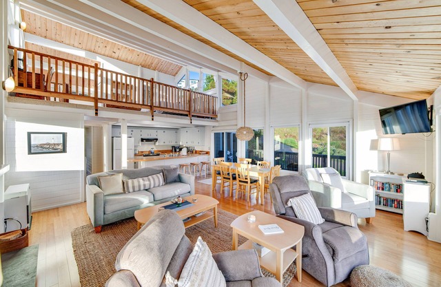 Oceanfront home close to town w/stunning views, WiFi, & fireplace - 1 dog OK