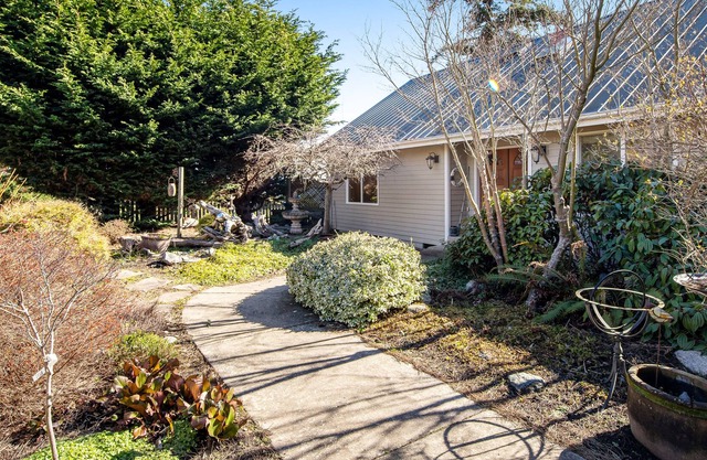 Oceanfront Home with Gorgeous Views, Easy Beach Access, Peaceful Location