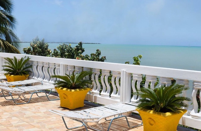 Oceanfront family Villa