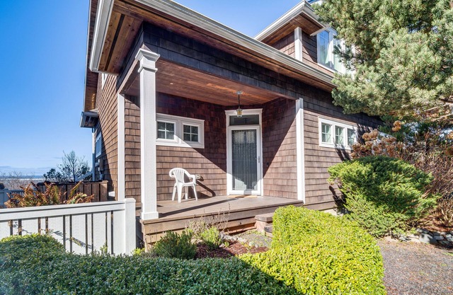 Oceanfront Moclips Escape w/Deck & Beach Access!