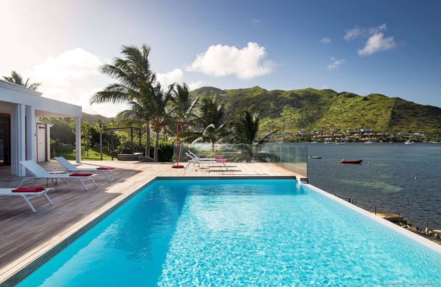 Oceanfront modern villa with view of Pinel island