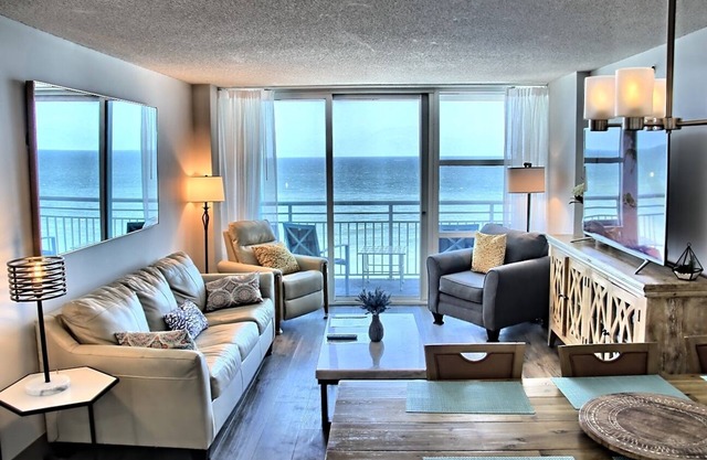 Oceanfront Paradise 10th fl condo, awesome view, great location, EZ beach access